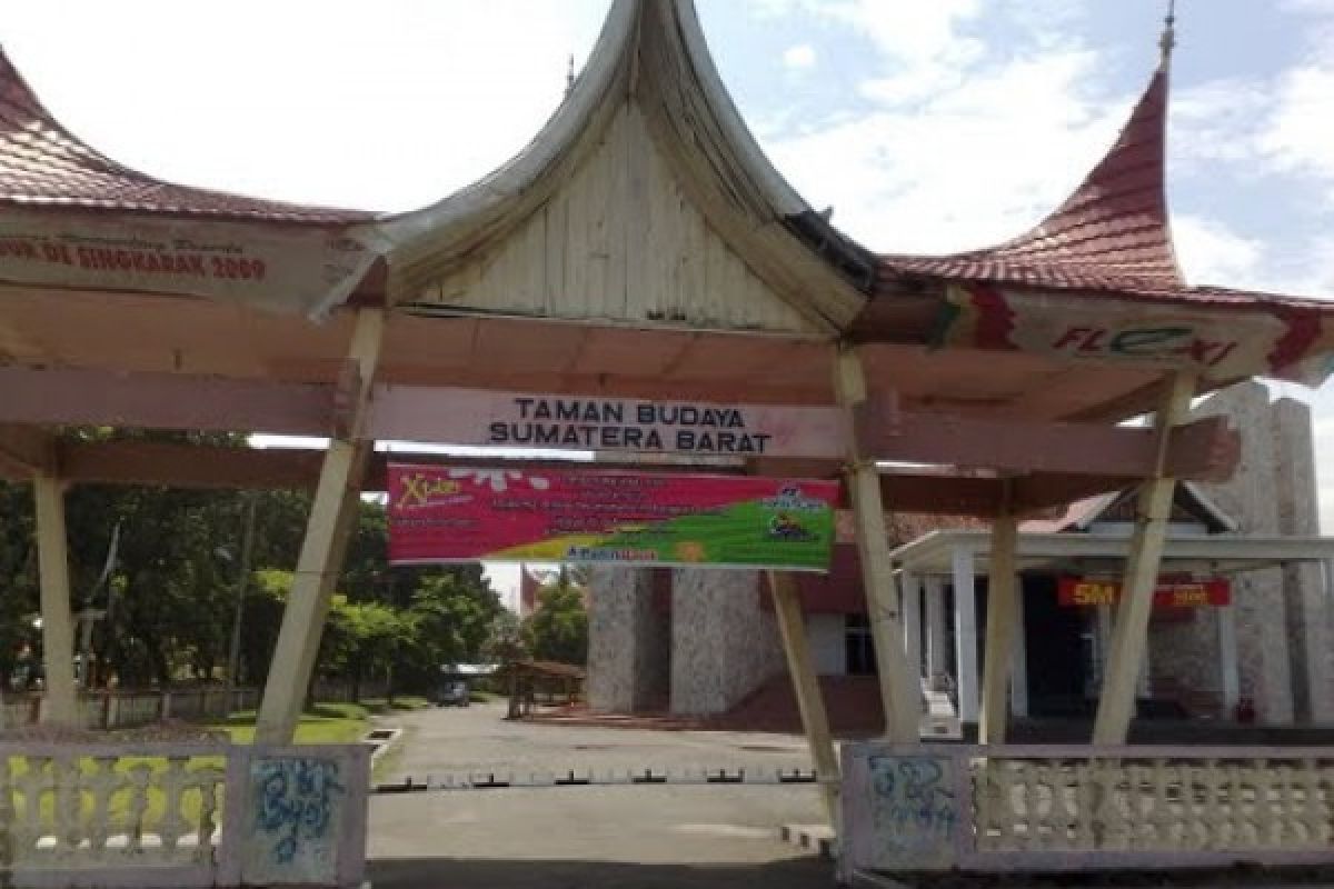 Disbud Ajak Seniman Sumbar Meriahkan Taman Budaya