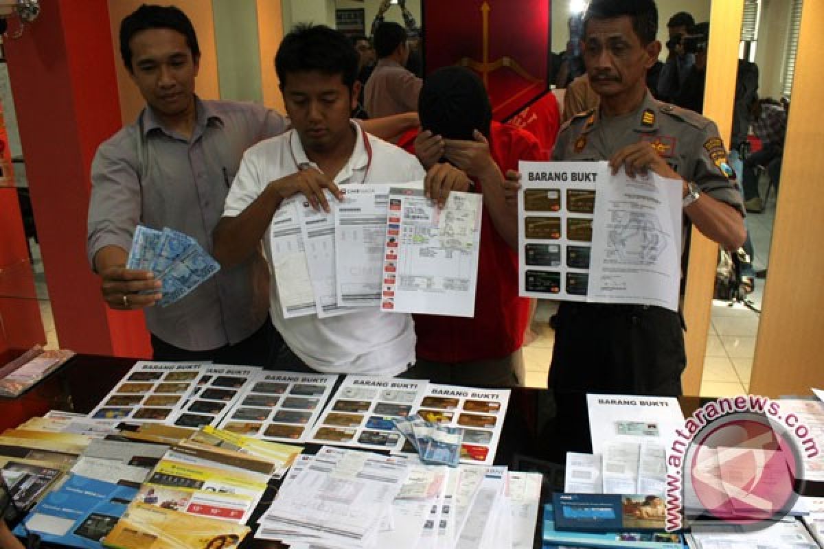 Polres Trenggalek tangkap sindikat pemalsu data bank