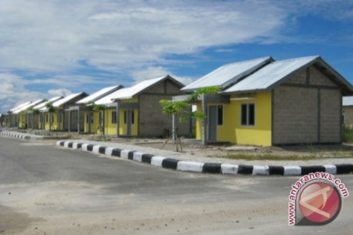 Rumah Dinas TNI Tertimpa Pohon di Abdya