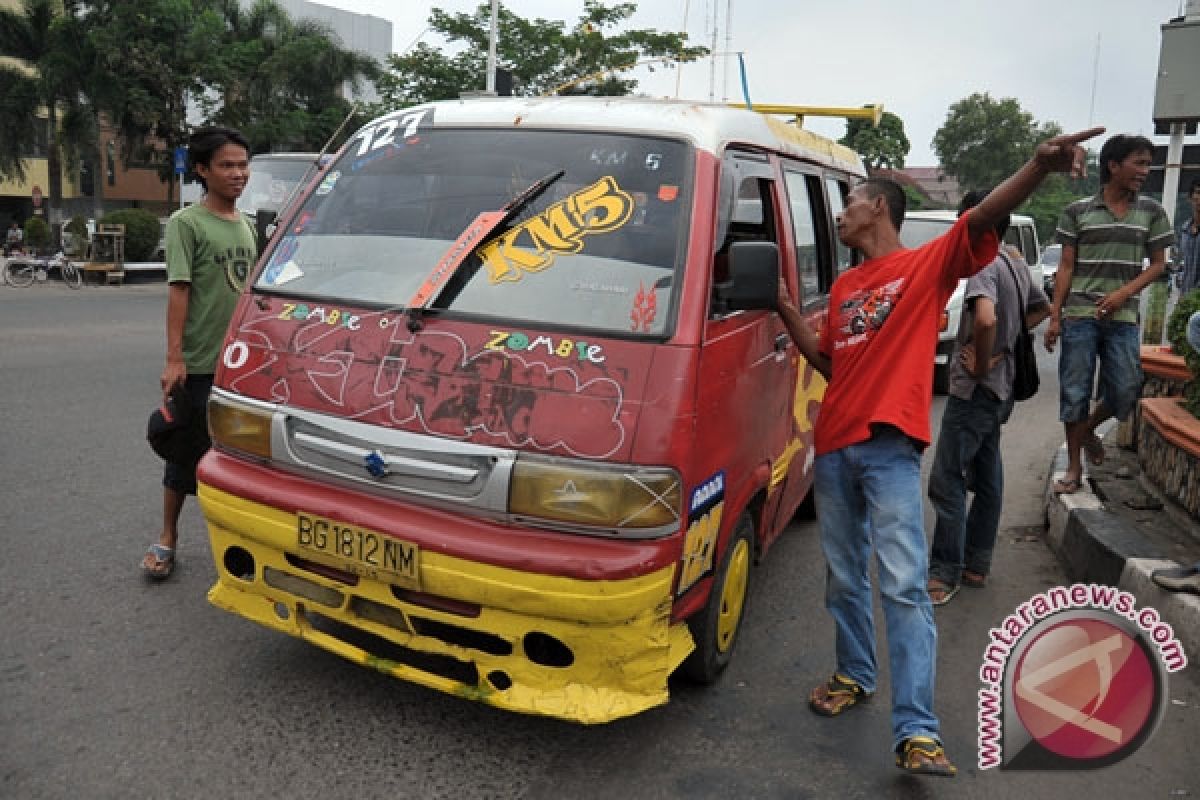 Dishub minta sopir angkot tak naikan ongkos