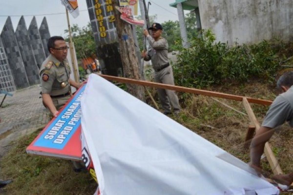 Bawaslu Solok Selatan segera tertibkan alat peraga kampanye