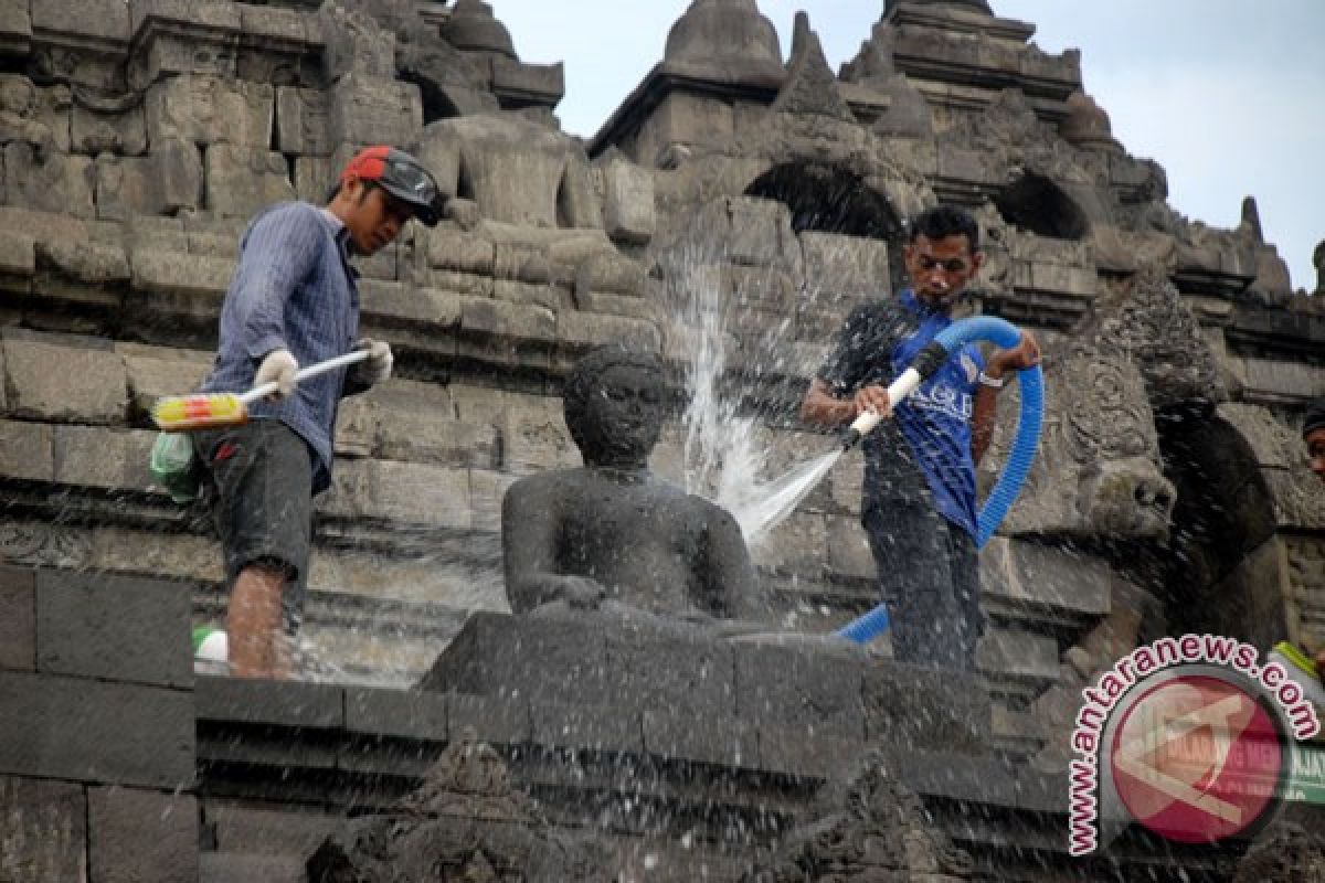 Pembersihan Candi Borobudur sudah capai 80 persen