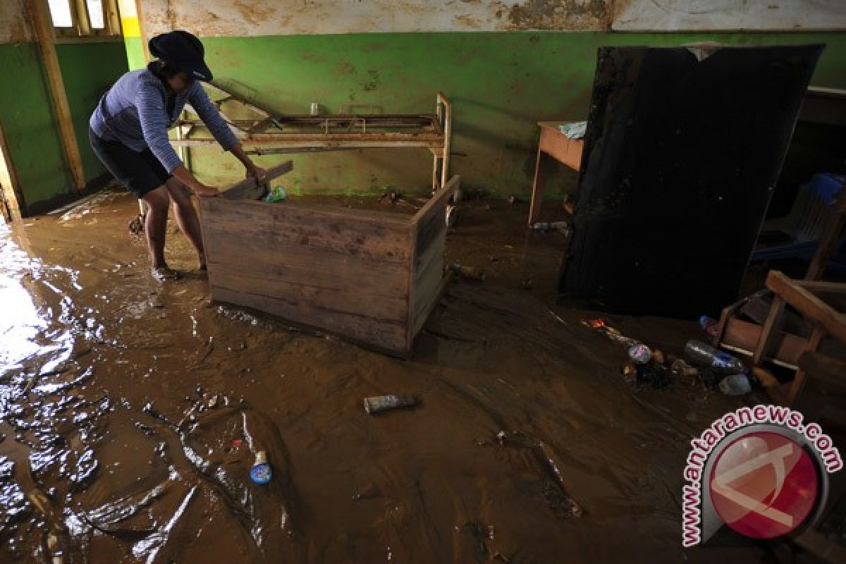 Ratusan pelajar di Sukabumi diliburkan akibat banjir