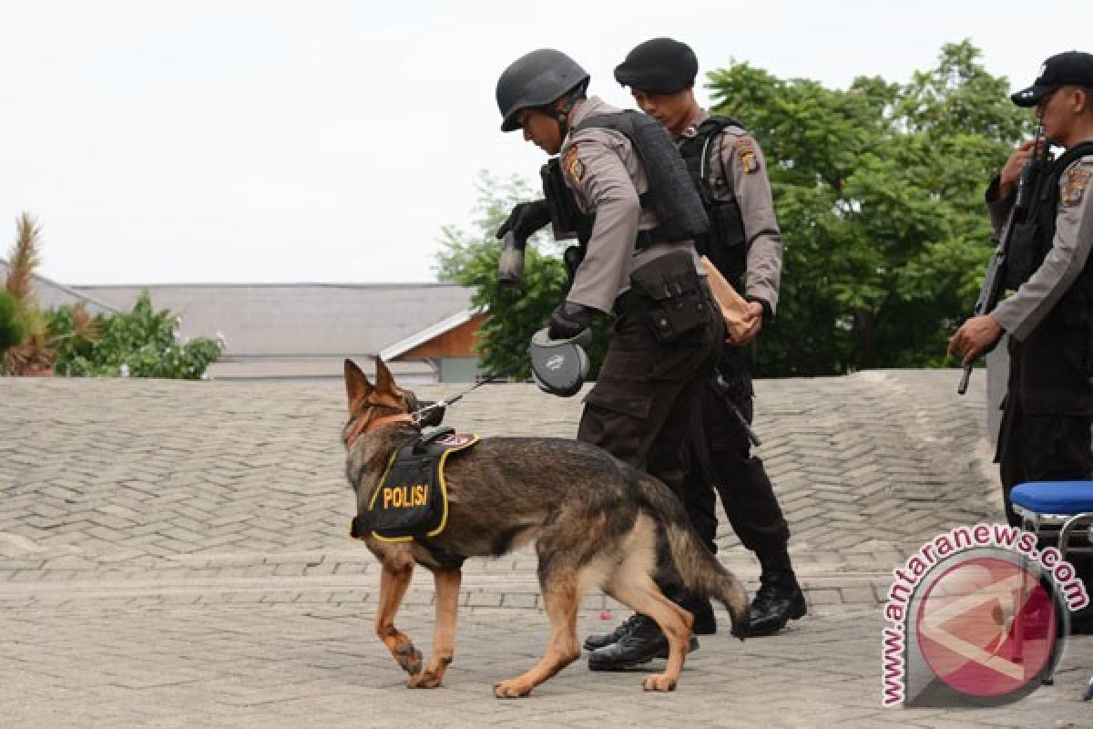 Gegana Polres Ambon amankan 11 bom rakitan