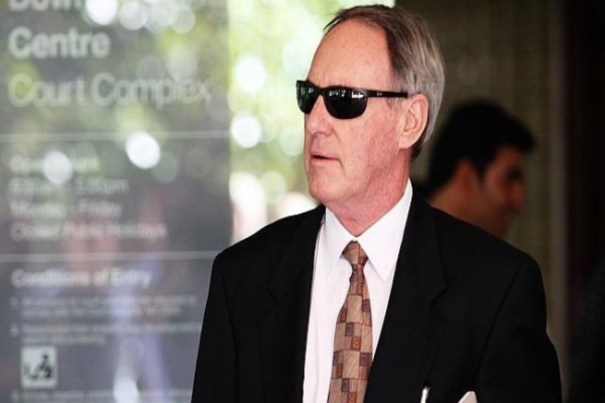 Robert Hughes on trial in Sydney court