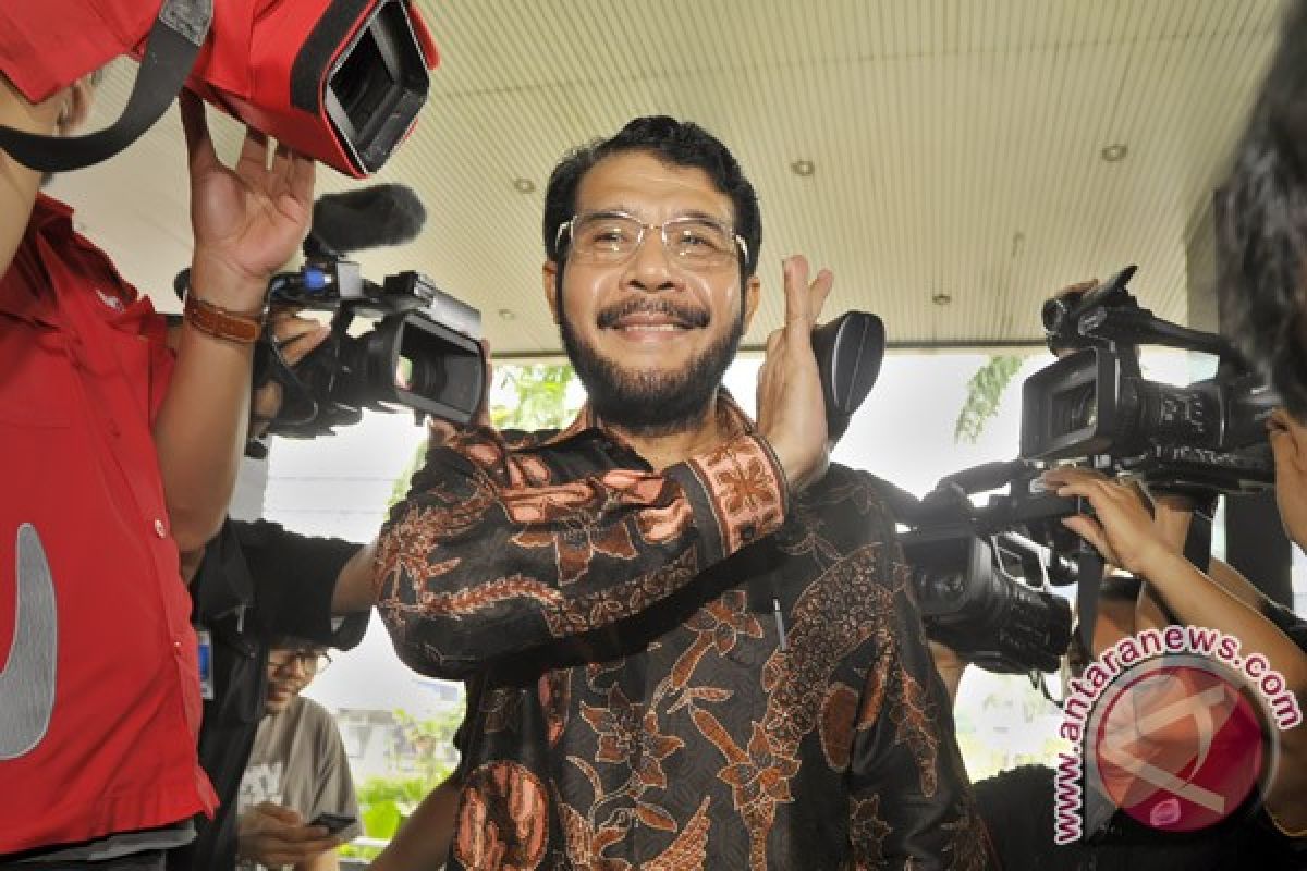 KPK periksa hakim dan panitera MK