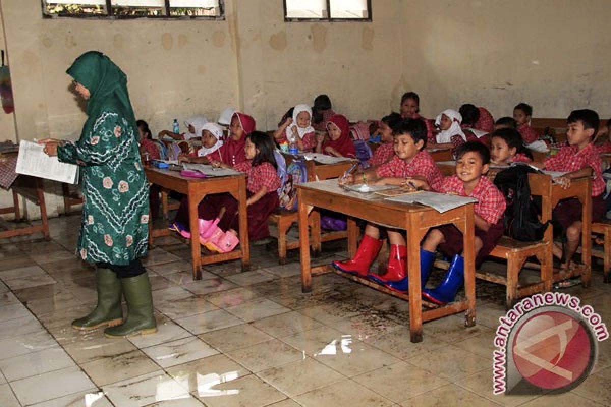 Pemerintah Bangka batasi jumlah murid per kelas