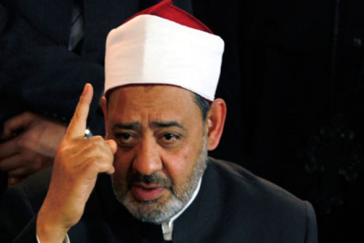 Azhar Imam condemns Zionists storming Aqsa Mosque