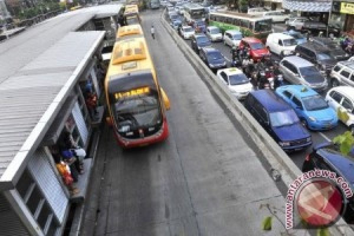 Gaji Sopir Baru Bus Transjakarta Rp7 Juta