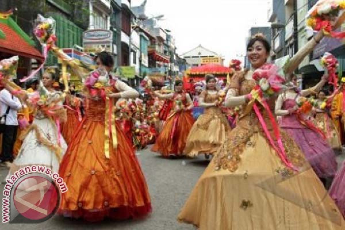 Ribuan Orang "Tumpah" di Kawasan Pecinan Makassar 