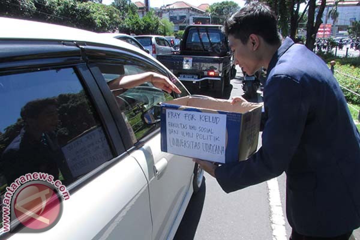 Mahasiswa Gelar Solidaritas Korban Erupsi Kelud