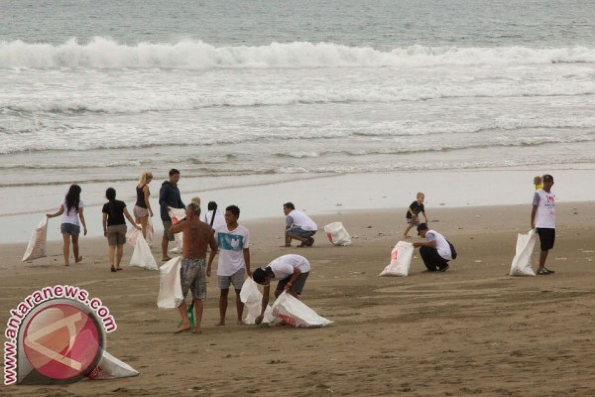 Coca-cola Pedulikan Kebersihan dan Kenyamanan Pantai di Bali 