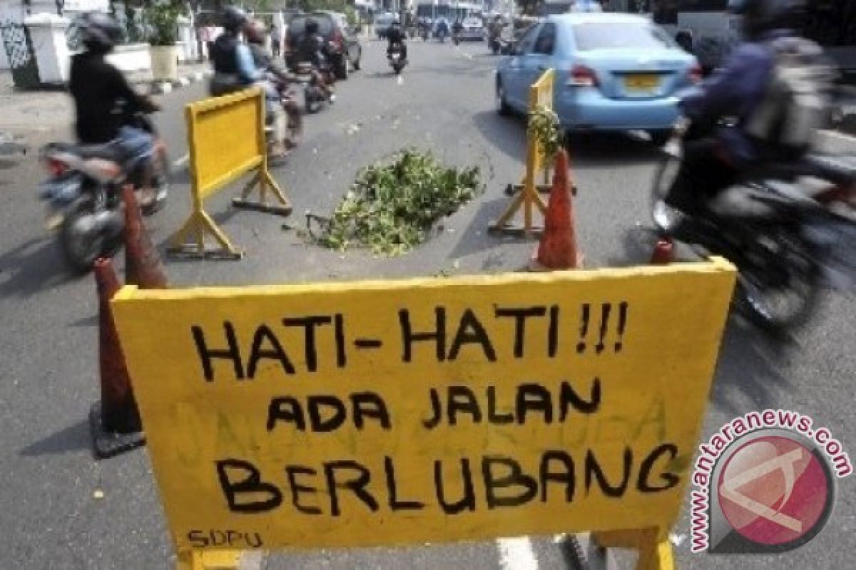 Naas, Pasutri Tewas Setelah Hantam Lubang Jalan