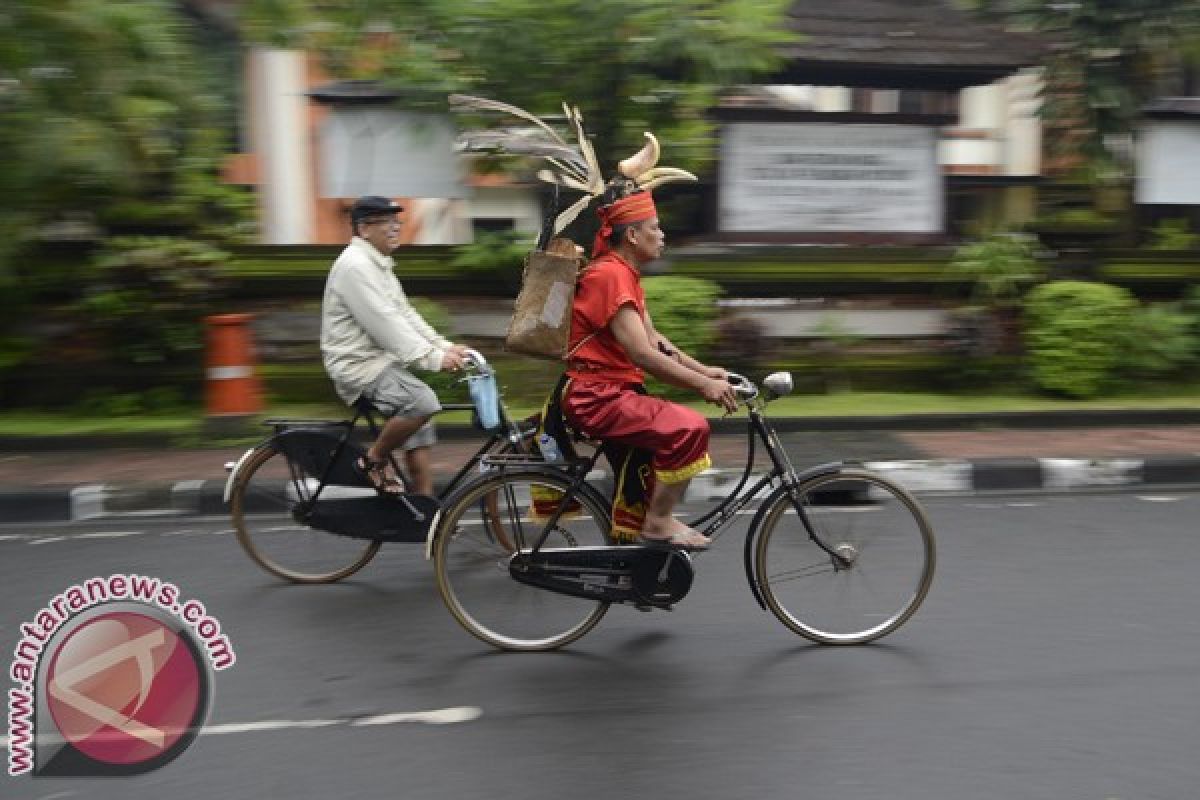 Wali Kota Denpasar Lepas Parade Sepeda Tua 