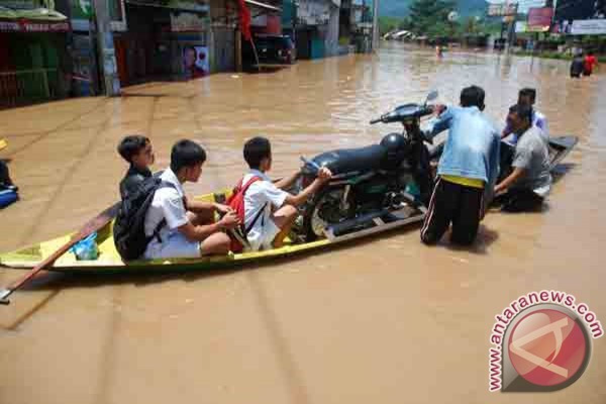 Floods inundate 18 thousand houses in Bandung district