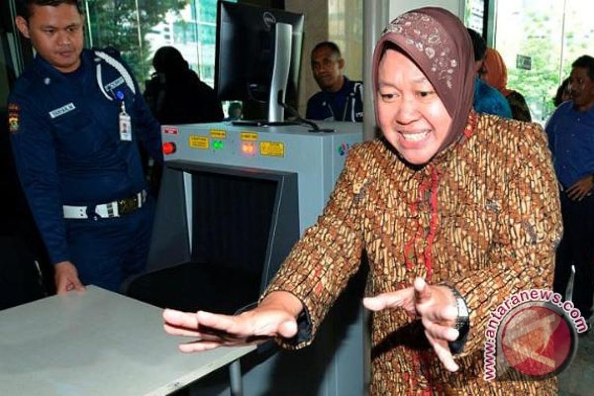 Trik Wali Kota Surabaya kuatkan keluarga korban ledakan bom