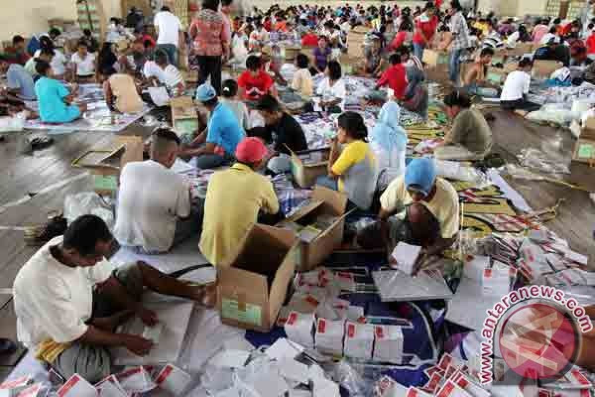 KPU Subang temukan ribuan surat suara rusak
