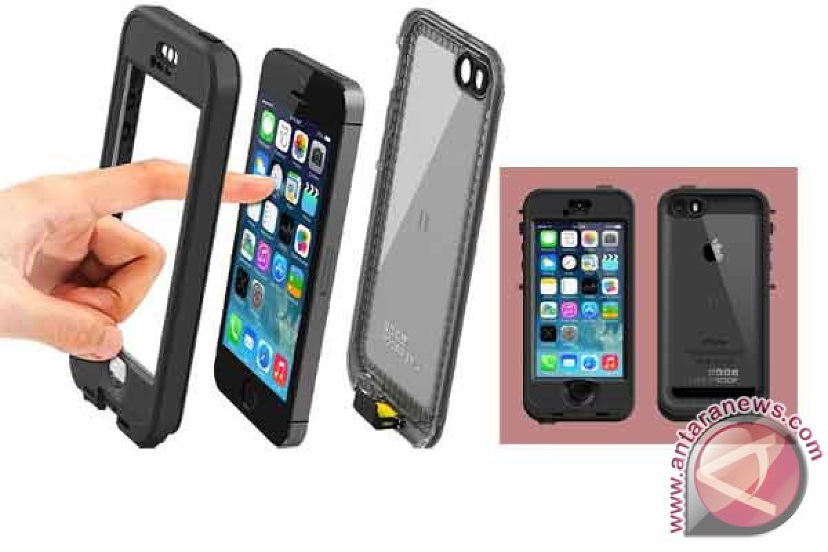 Pelindung iPhone tahan air dari LifeProof dan Otter Box