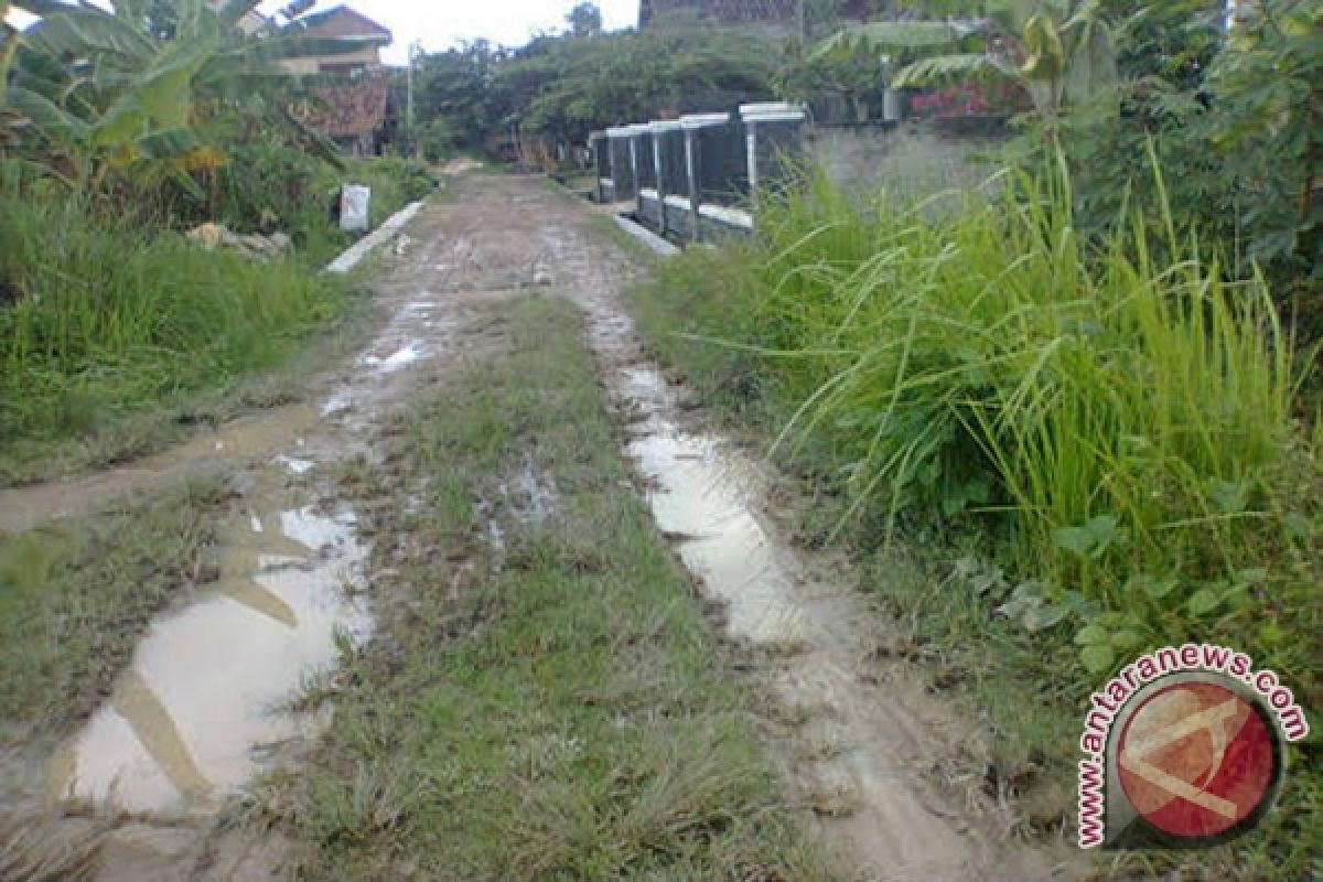 Jalan lingkungan di Kota Bandarlampung makin rusak
