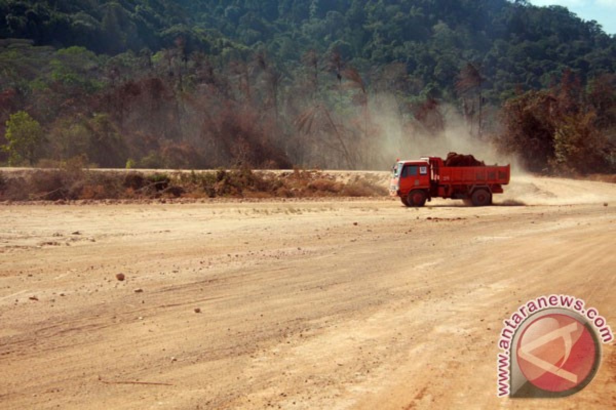 Jokowi urged to be firm on requirement to build smelters