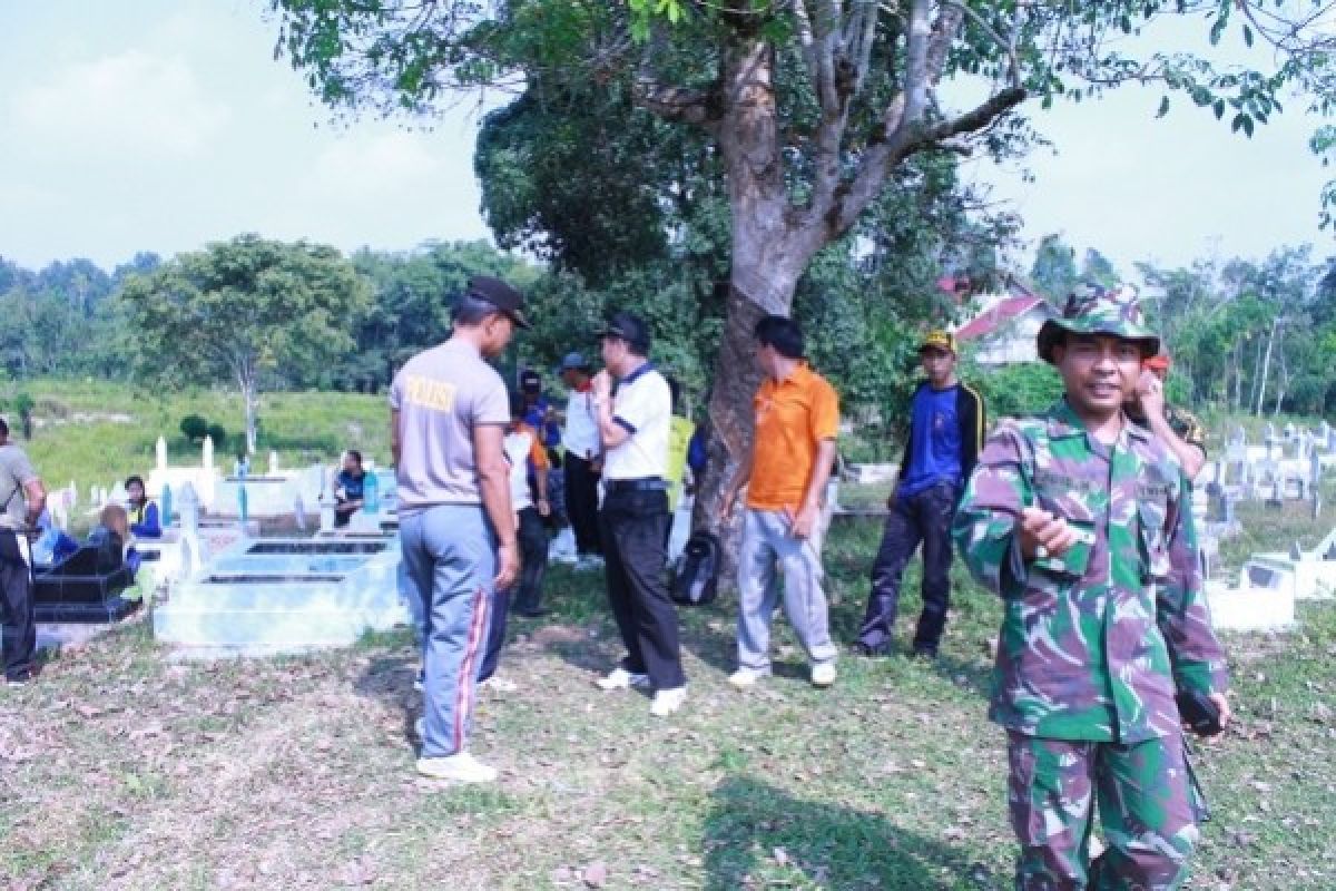 Sekadau Hilir Budayakan Gotong Royong Melalui Jumat Bersih