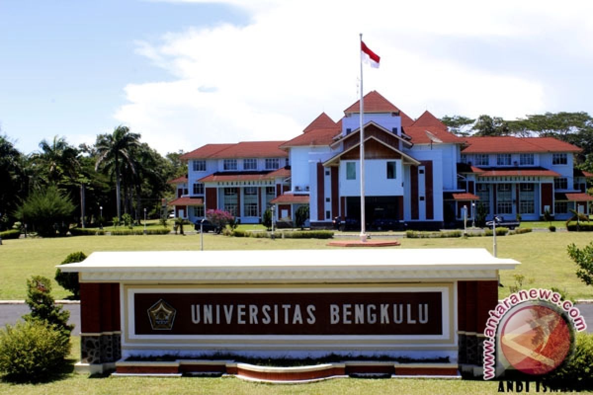 Mahasiswa Universitas Bengkulu KKN di rumah