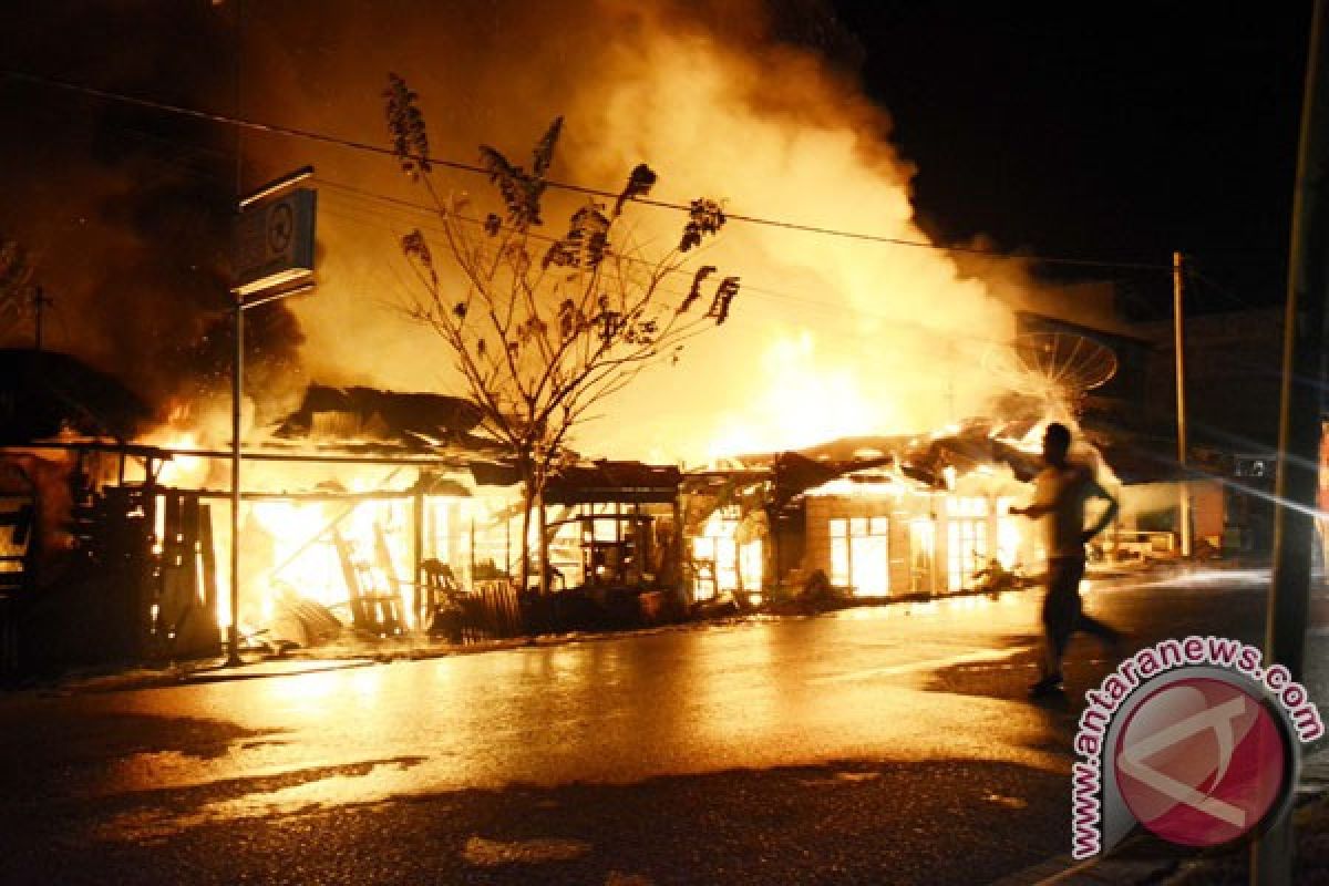 10 rumah di Lebak hangus terbakar