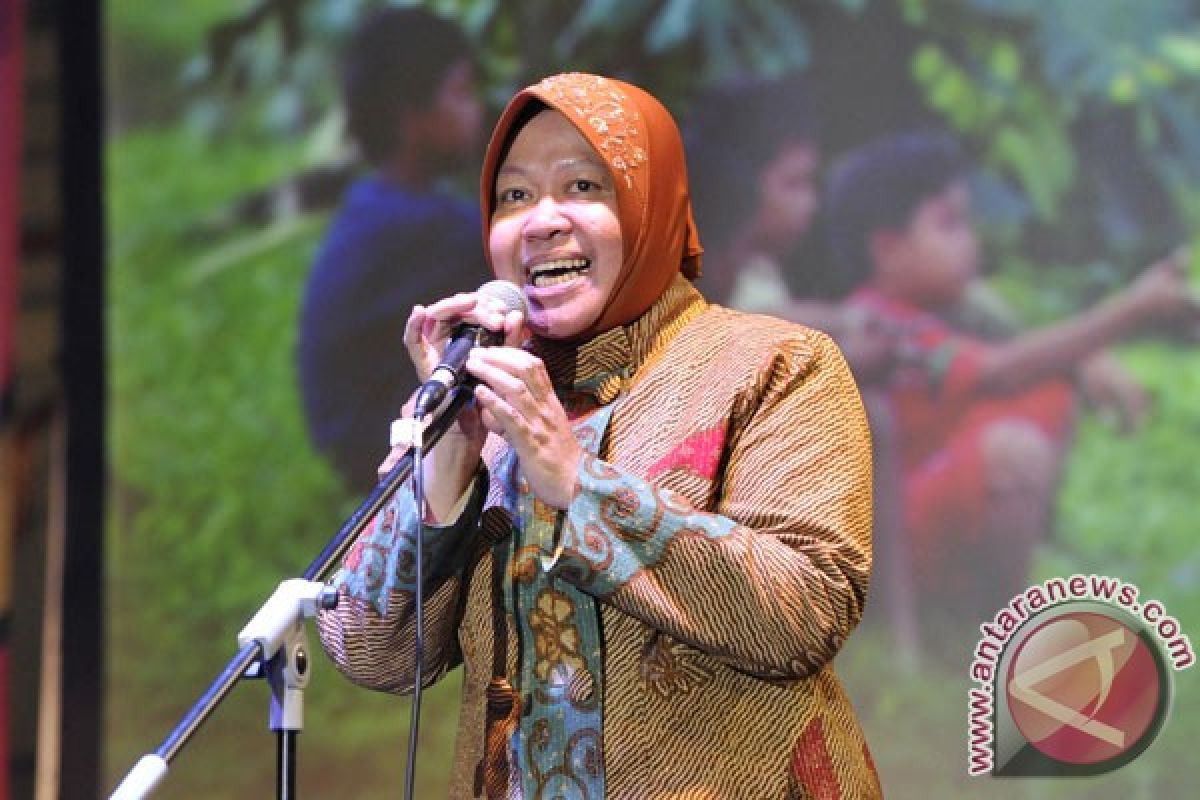 Risma pimpin doa bersama di "Car Free Night" Surabaya