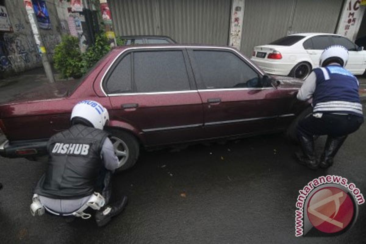 15 kendaraan diderek pada penertiban hari kedua