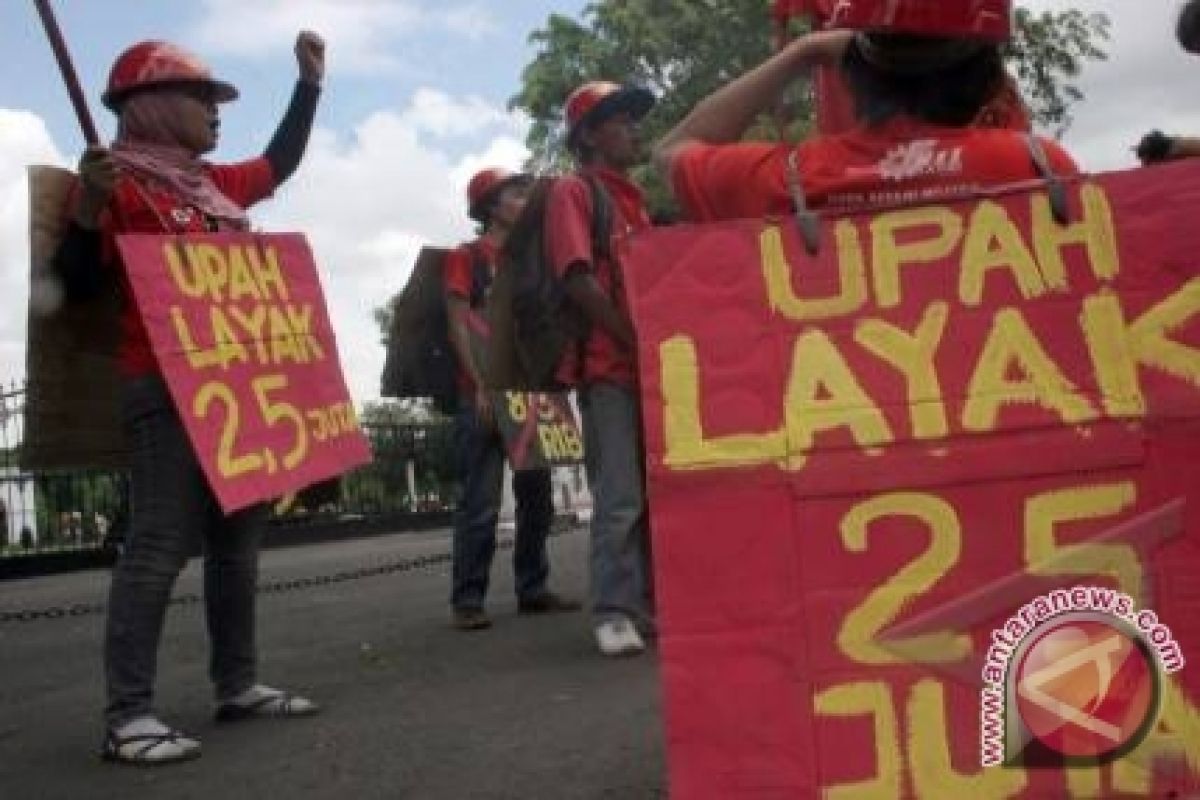 Puluhan Buruh Pangkalpinang Tuntut Pembayaran Pesangon