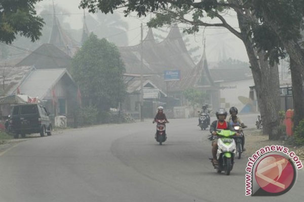 Bencana Asap - Solok liburkan sekolah karena kabut asap makin tebal