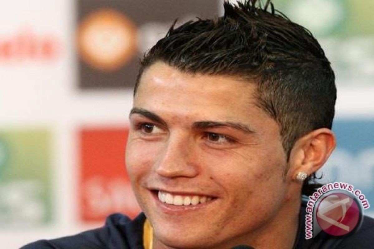 Ronaldo Biayai Operasi Otak Seorang Bayi