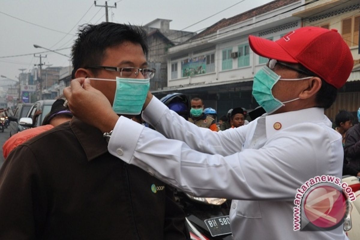 Wagub Jambi bagi-bagi masker