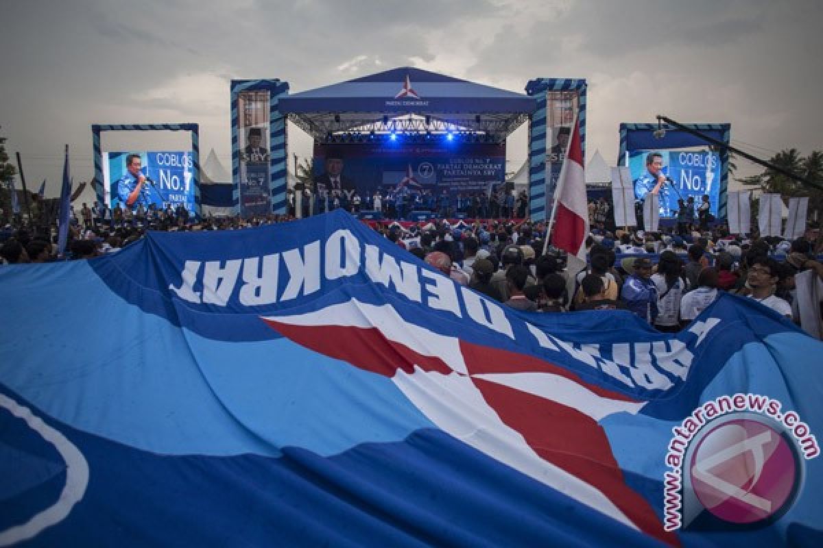 SBY menyanyi hibur simpatisan Demokrat di Karawang