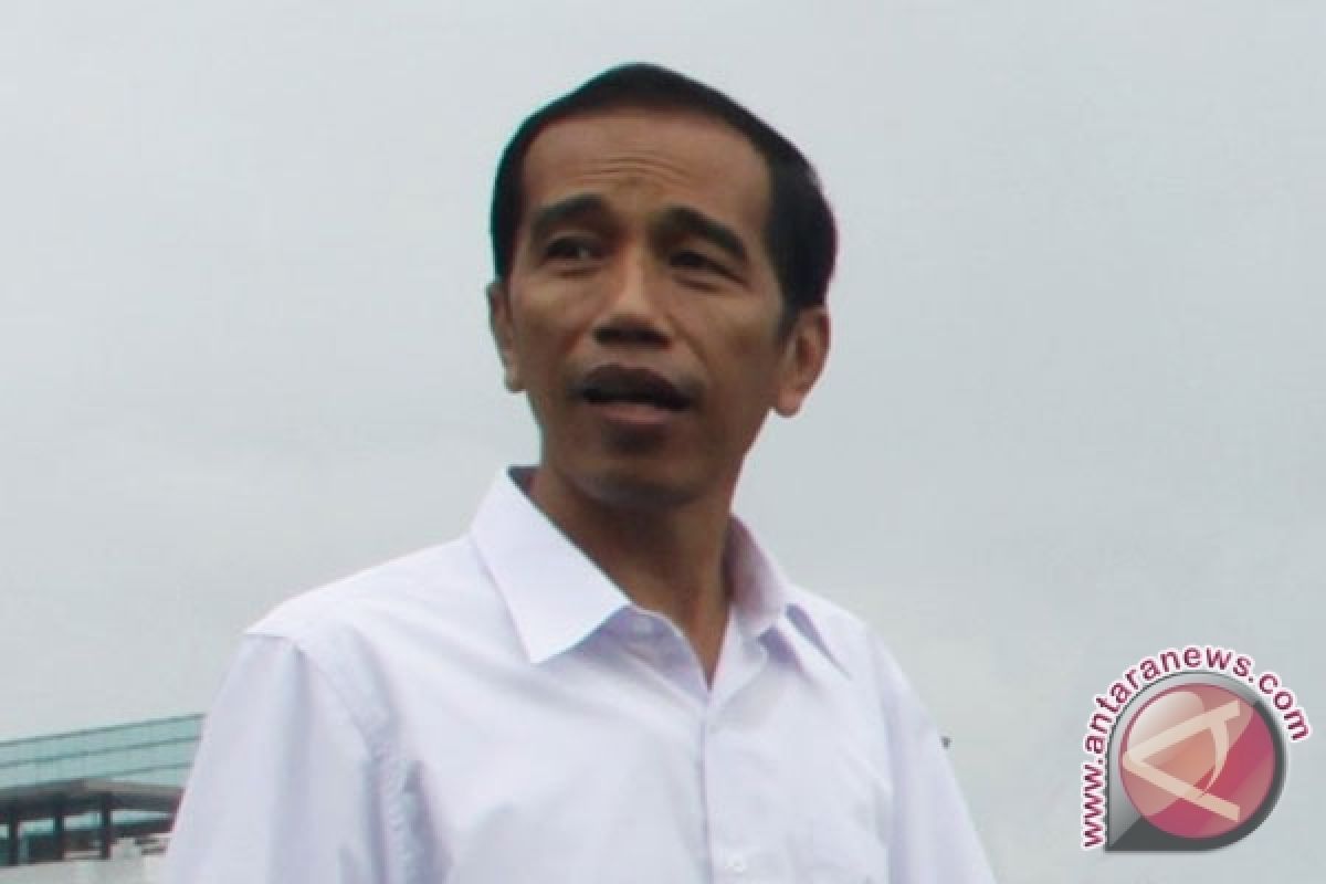 Jokowi Kunjungi Makam Bung Karno Tengah Malam