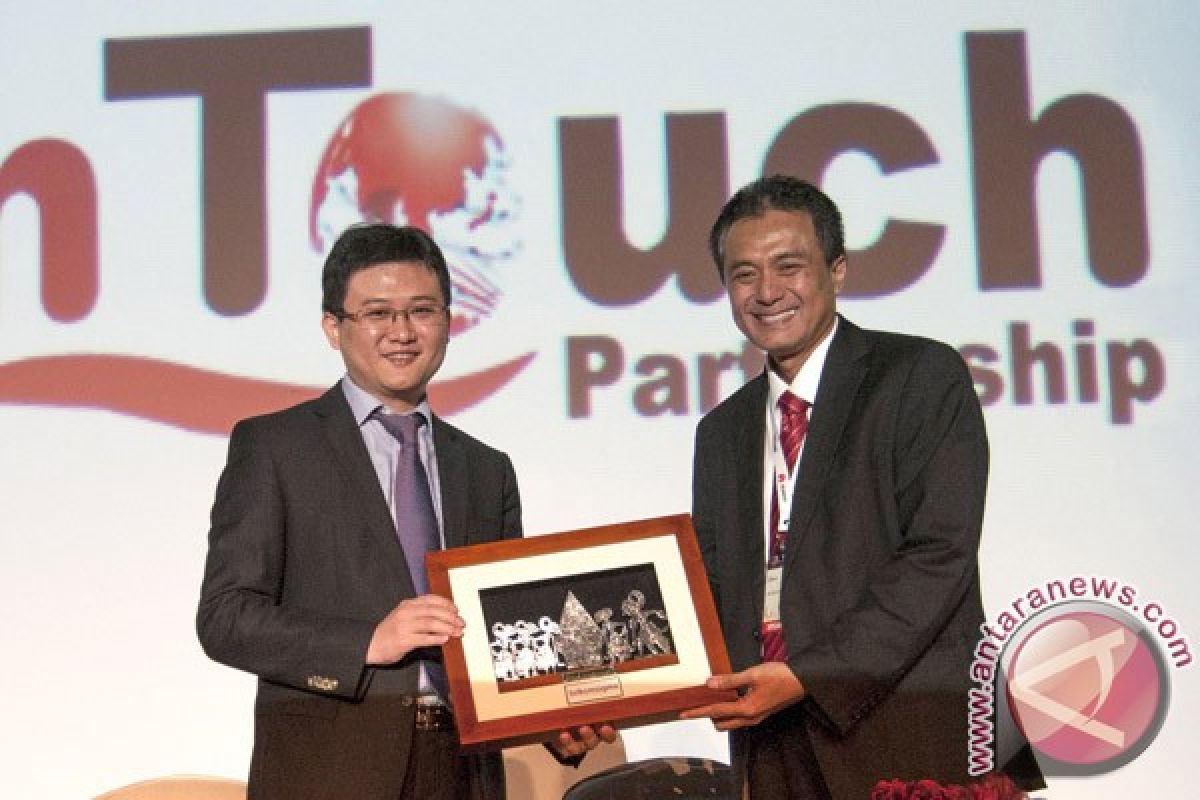 Telkomsigma sabet penghargaan Top Data Center 2014