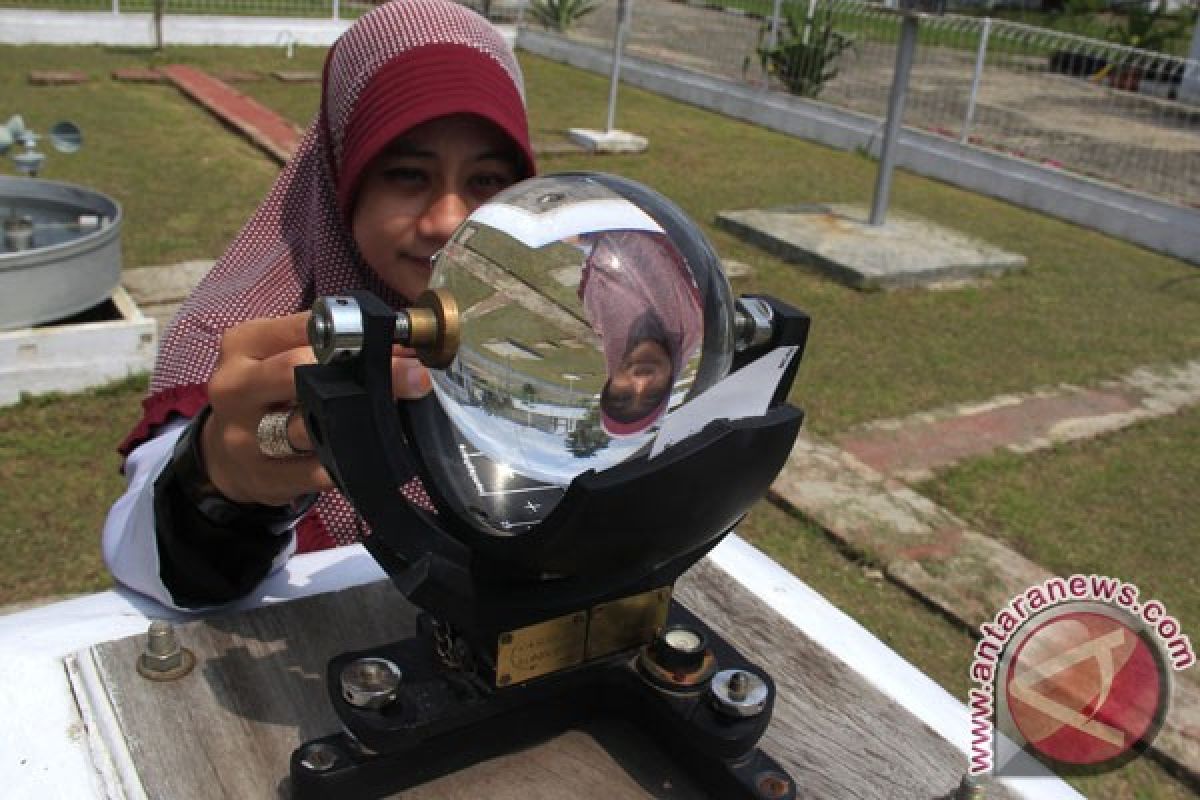 Suhu dingin Jakarta disebabkan terhambatnya sinar matahari