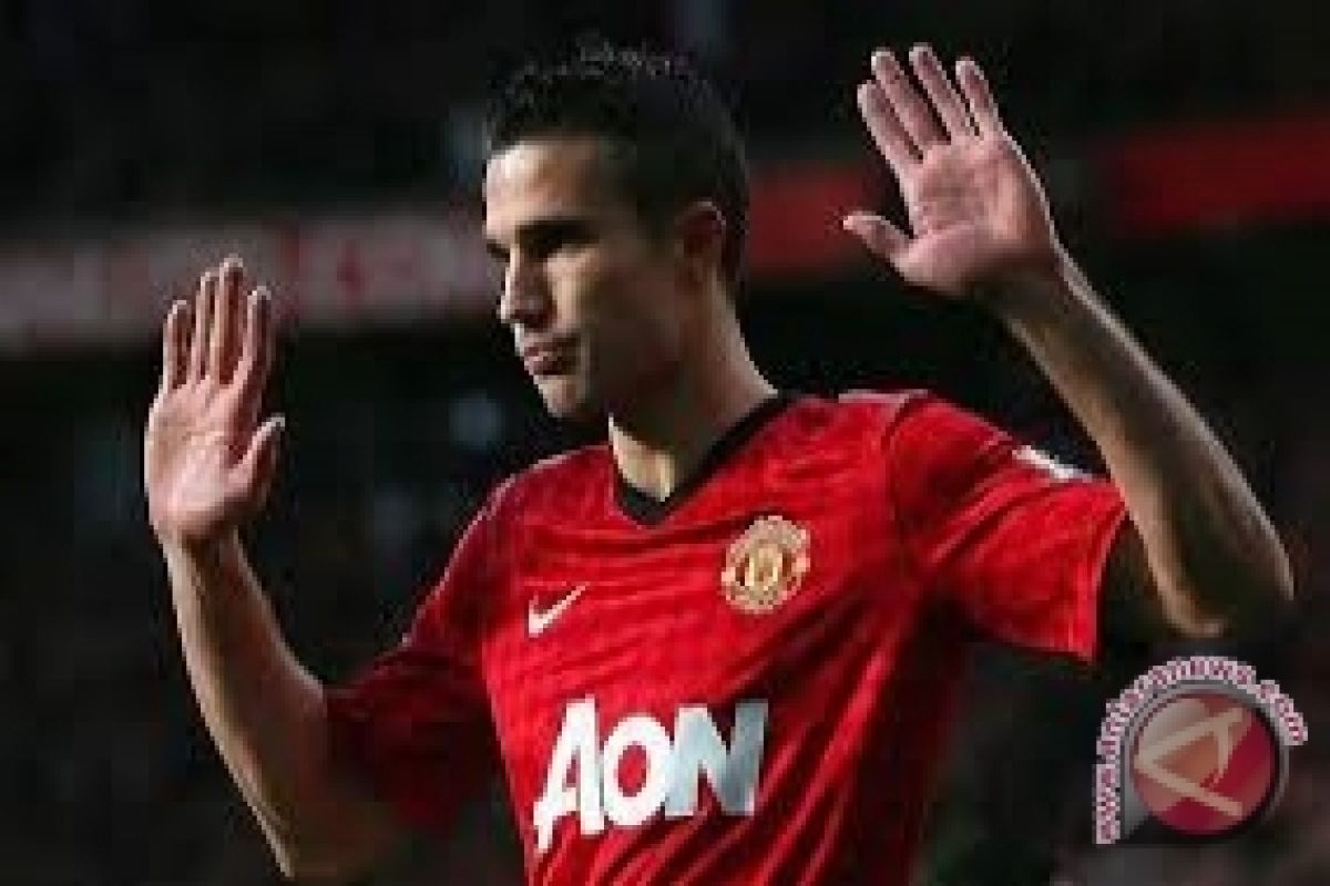 Trigol Van Persie selamatkan MU