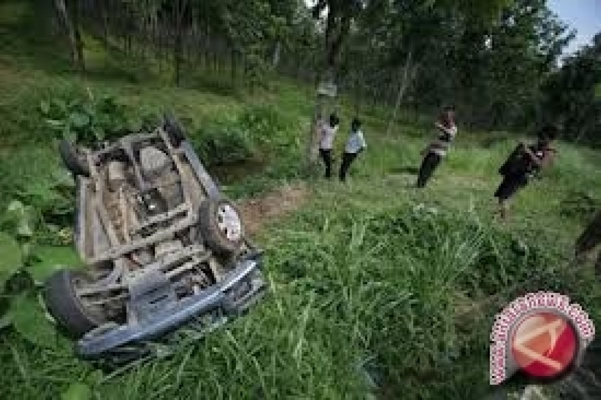 Truk Pengangkut Rombongan Safari Natal Masuk Jurang 