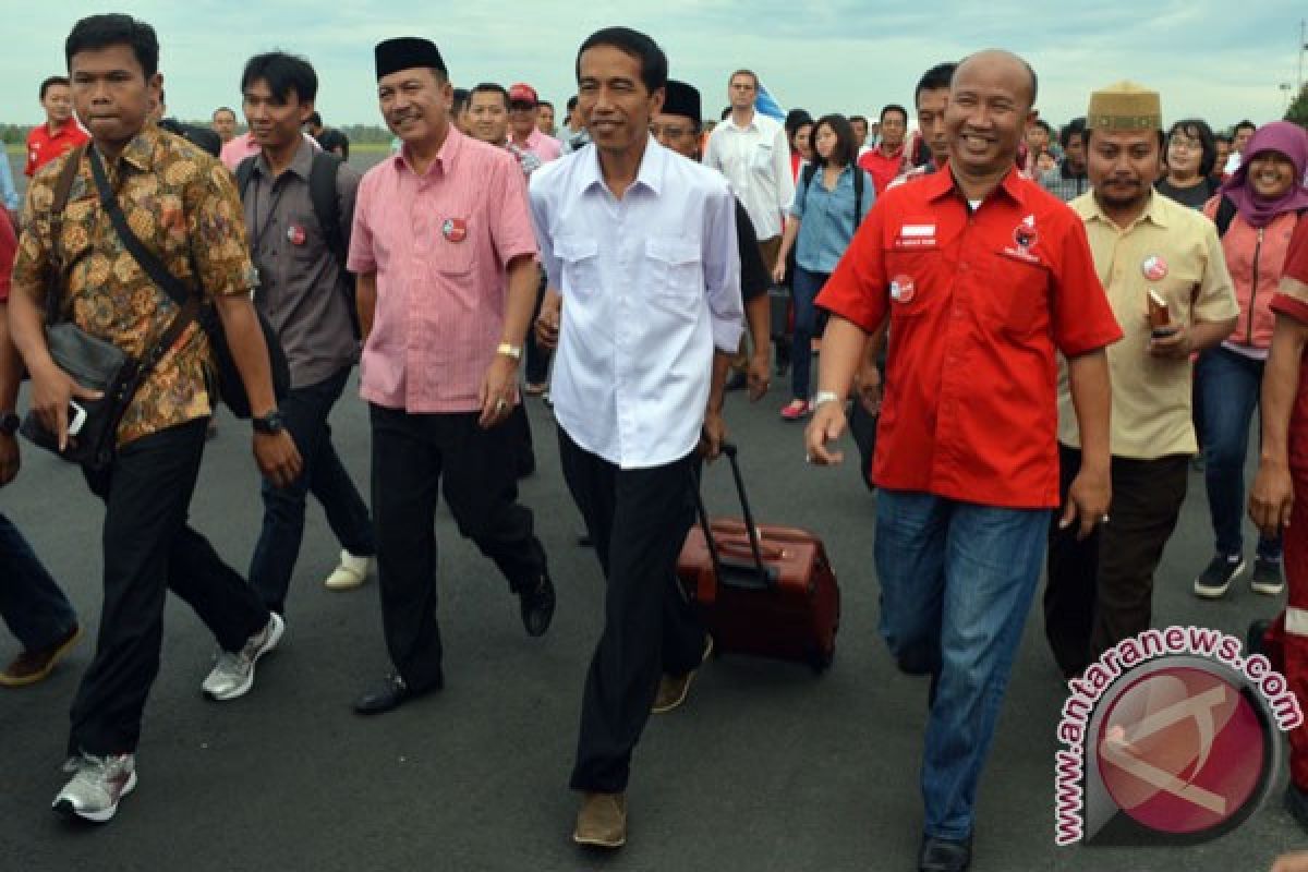 Jokowi "blusukan" di Pasar Gianyar