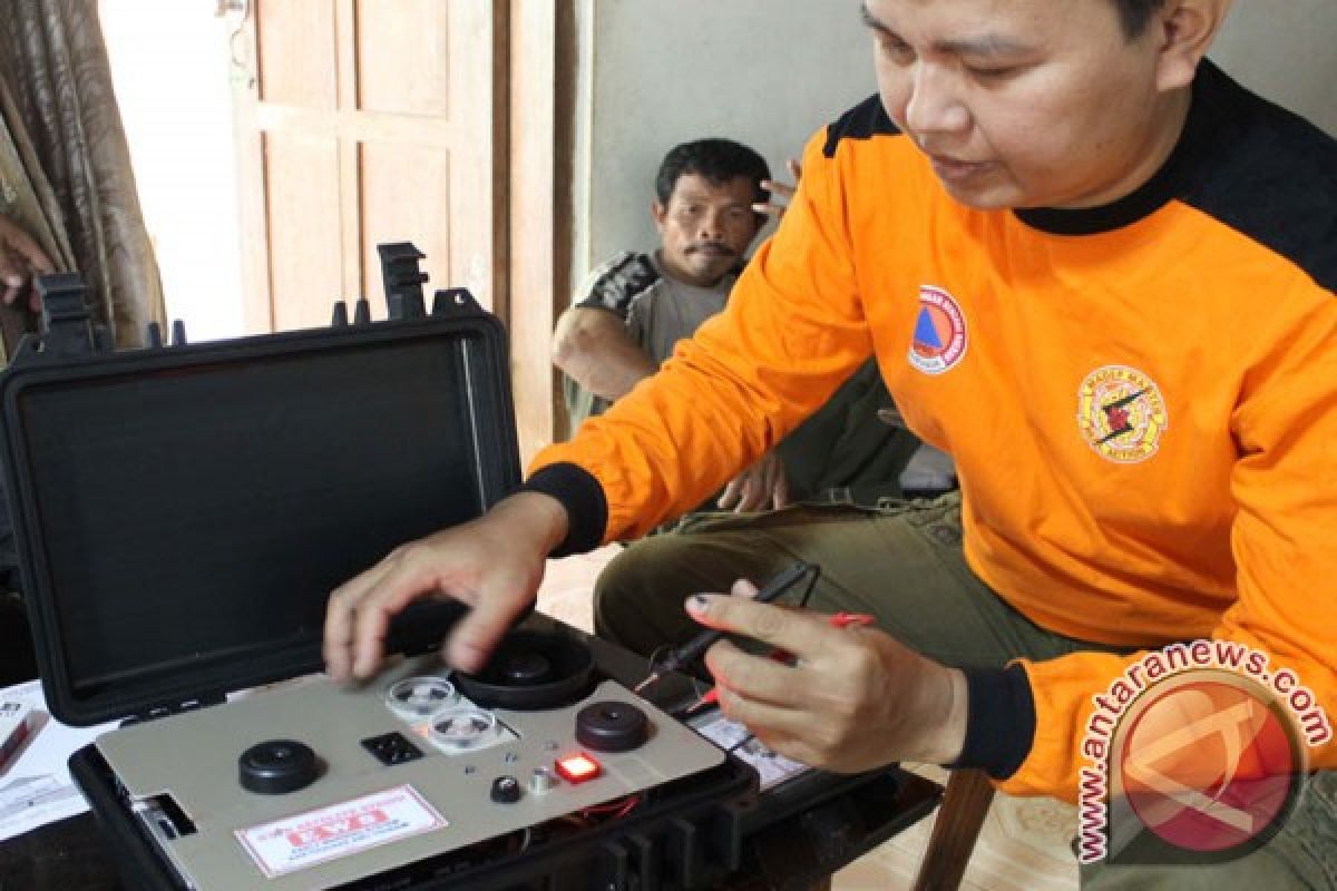 Masyarakat pantai selatan Blitar tenang hadapi tsunami