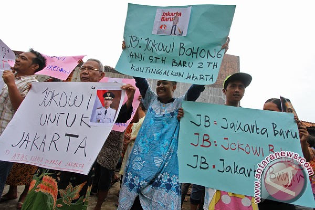 Warga protes pencalonan Jokowi sebagai presiden