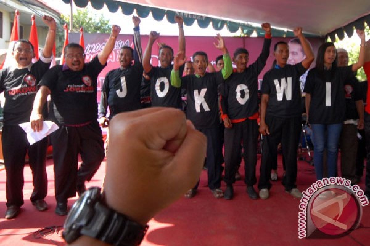 Relawan Jokowi blusukan di basis nelayan Kenjeran
