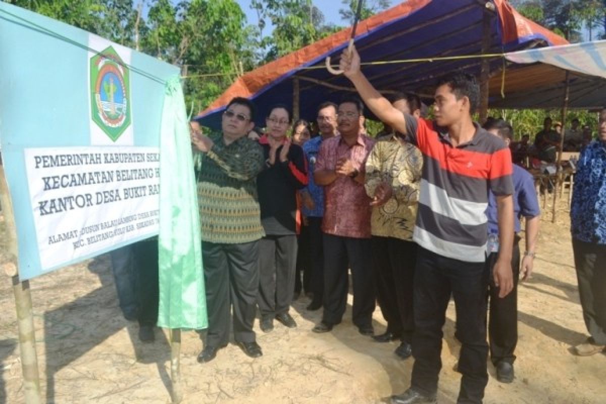 Bupati Sekadau Resmikan Desa Bukit Rambat di Belitang Hulu