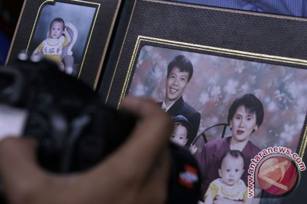 Families of Indonesians aboard MH370 doubt crash announcement