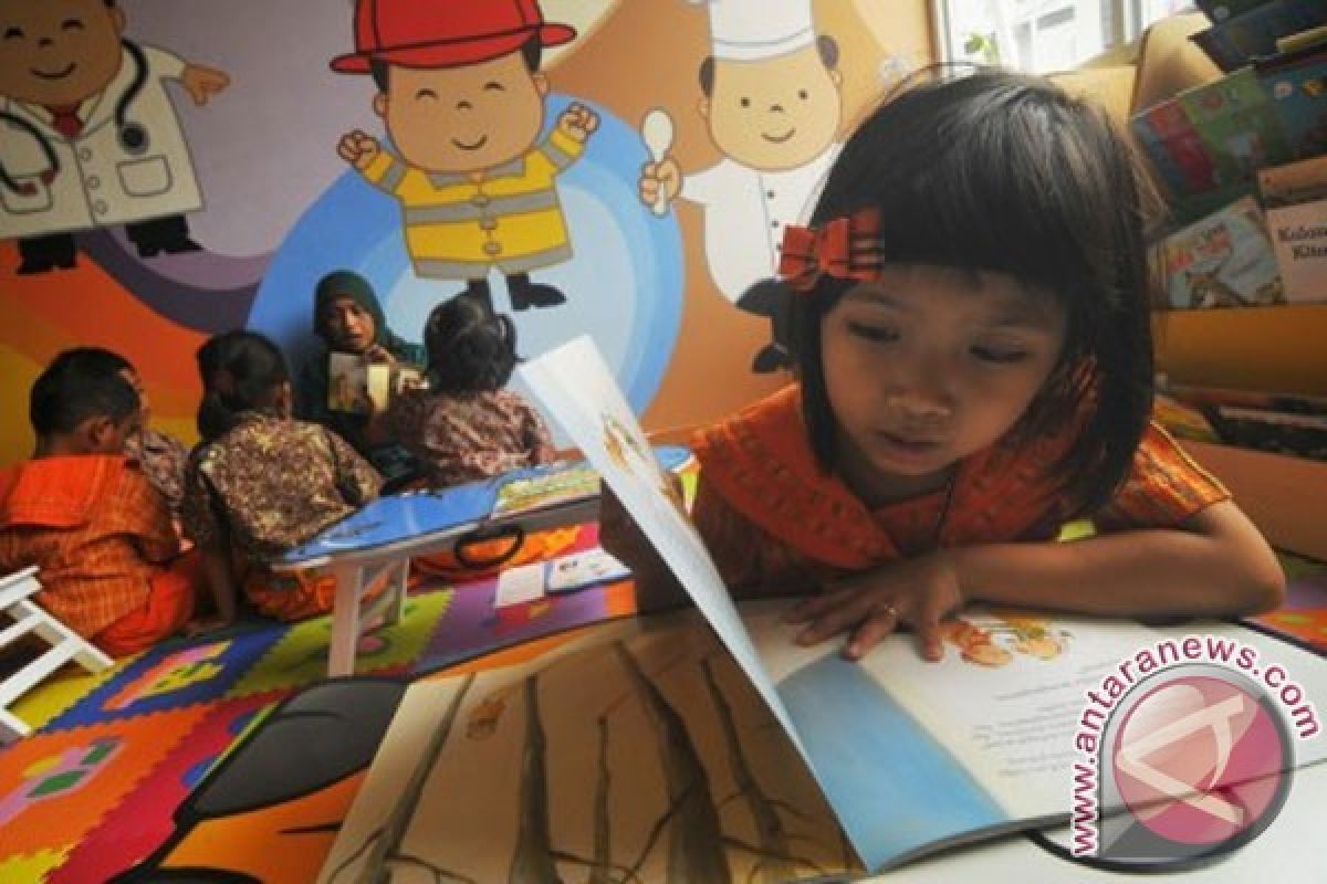 Indonesia studying 13-year compulsory education policy