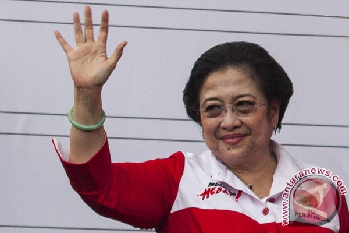 Megawati dan keluarga mencoblos di Kebagusan