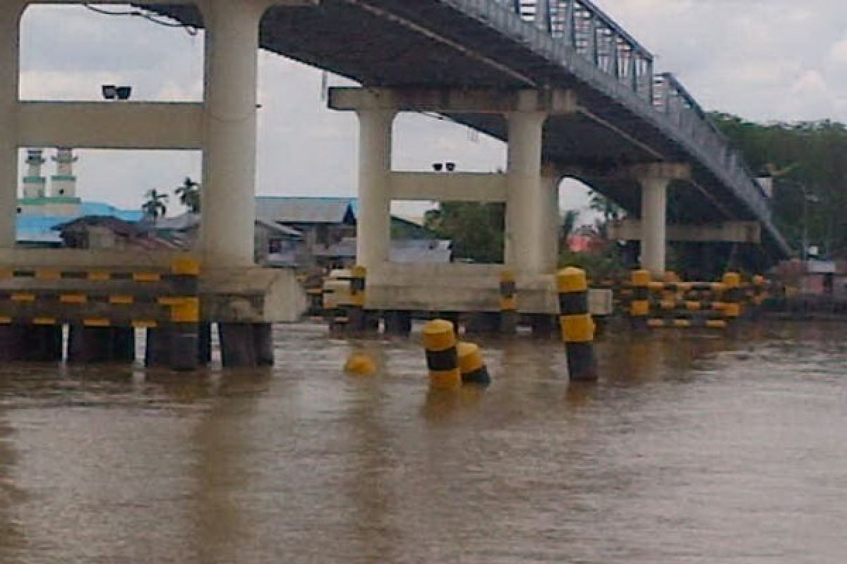 Tiang Jembatan Kapuas I Pontianak Kembali di Tabrak Ponton