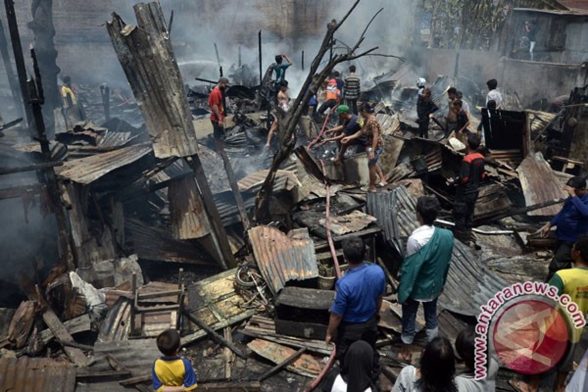 15 rumah petak di Makassar ludes terbakar