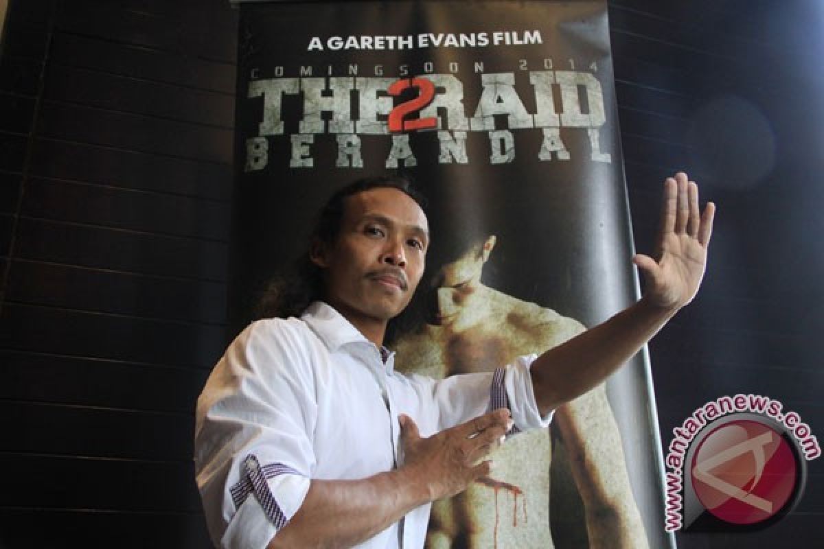 Cok Simbara Terbeban dalam Film The Raid 2 Brandal